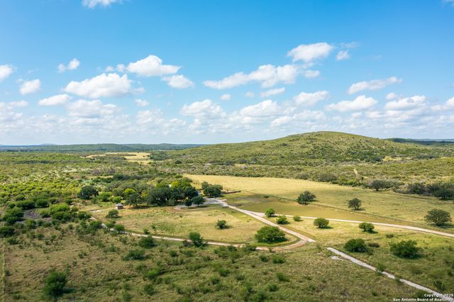 13831 TX Highway 127, Sabinal, TX 78881