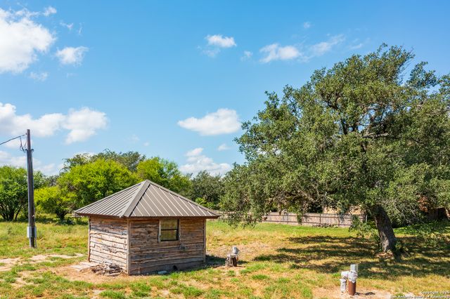 13831 TX Highway 127, Sabinal, TX 78881
