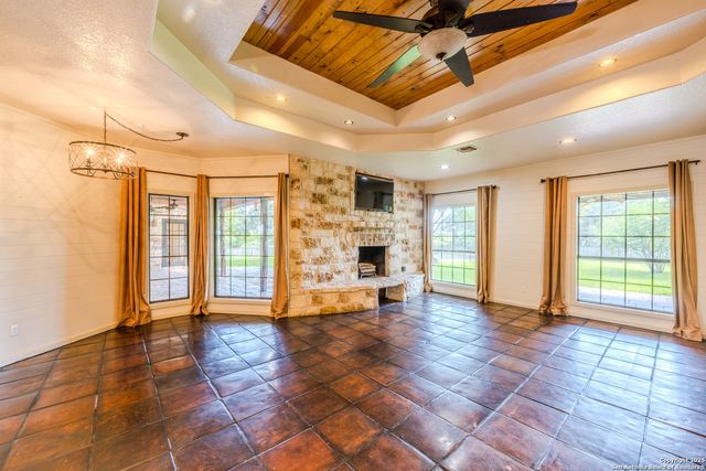 13831 TX Highway 127, Sabinal, TX 78881