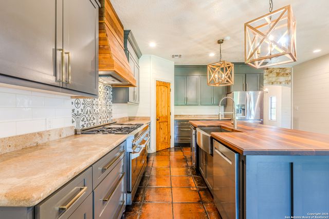 13831 TX Highway 127, Sabinal, TX 78881