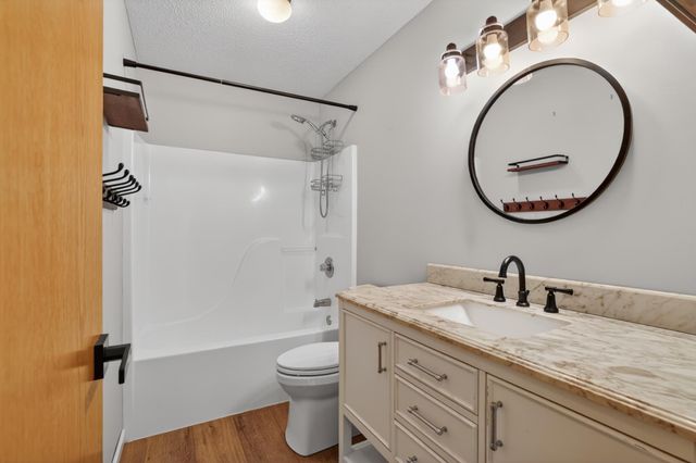 5852 Excalibur Court NW, Rochester, MN 55901