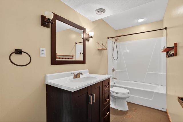 5852 Excalibur Court NW, Rochester, MN 55901