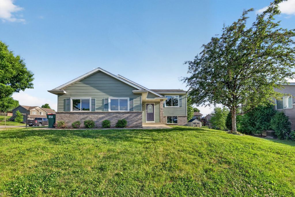 5852 Excalibur Court NW, Rochester, MN 55901
