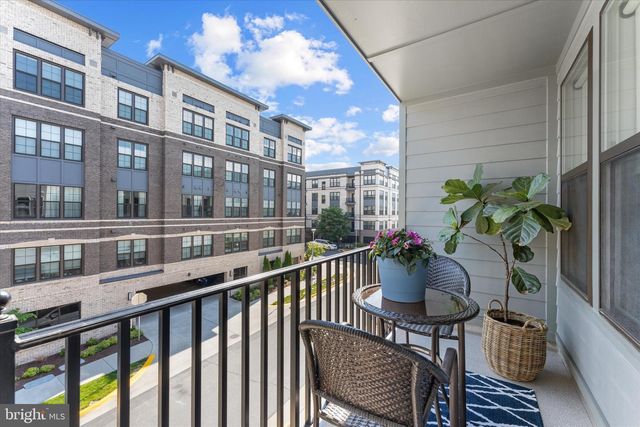 13363 LAUNDERS ST, Herndon, VA 20171