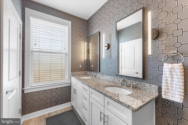 13363 LAUNDERS ST, Herndon, VA 20171