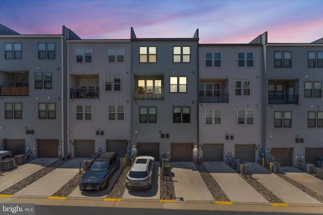 13363 LAUNDERS ST, Herndon, VA 20171