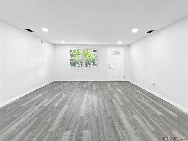 7240 W Avocado Street, Crystal River, FL 34429