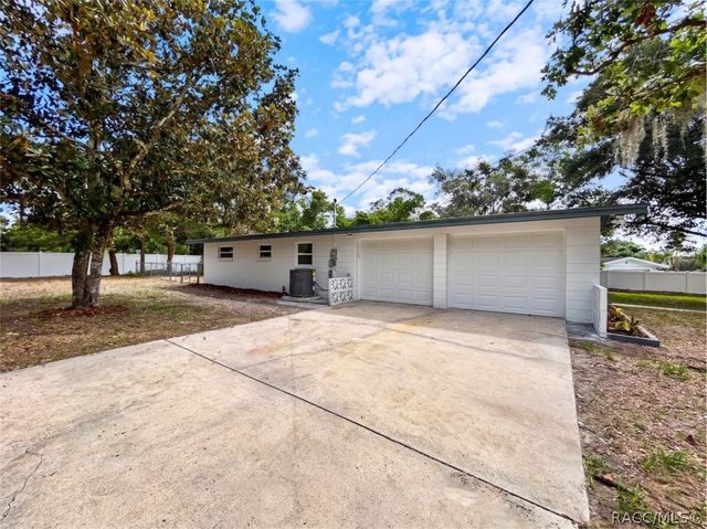 7240 W Avocado Street, Crystal River, FL 34429