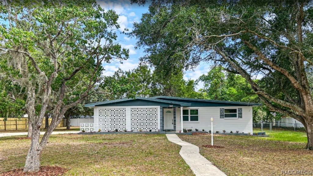 7240 W Avocado Street, Crystal River, FL 34429