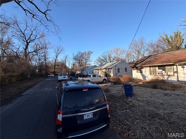 2163 Wageley Place, St Louis, MO 63133