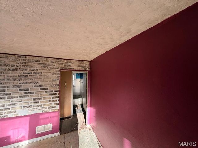 2163 Wageley Place, St Louis, MO 63133