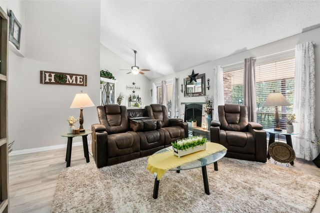 5702 Meadow Wood Lane, Fort Worth, TX 76112