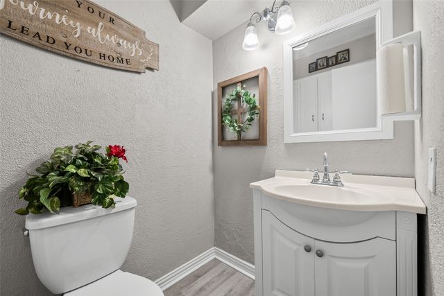 5702 Meadow Wood Lane, Fort Worth, TX 76112