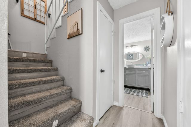 5702 Meadow Wood Lane, Fort Worth, TX 76112