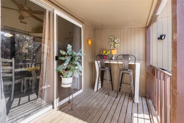 5702 Meadow Wood Lane, Fort Worth, TX 76112