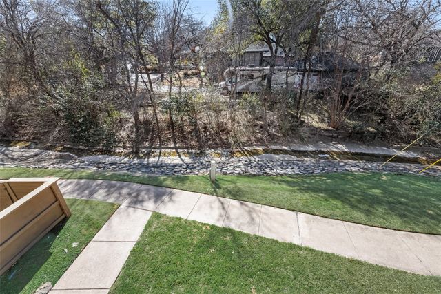 5702 Meadow Wood Lane, Fort Worth, TX 76112