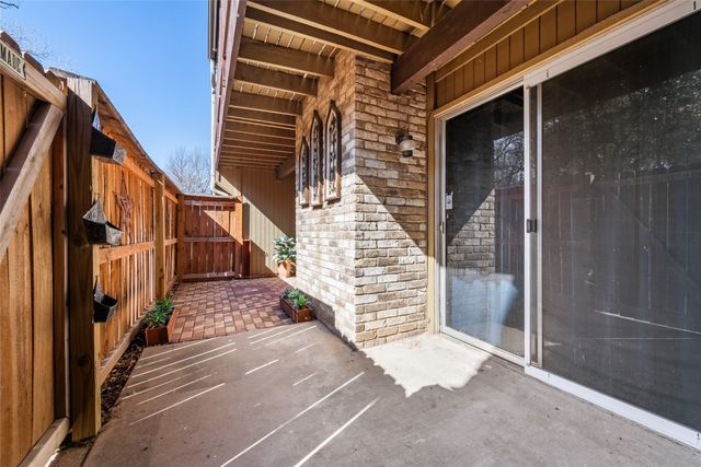 5702 Meadow Wood Lane, Fort Worth, TX 76112