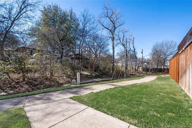 5702 Meadow Wood Lane, Fort Worth, TX 76112