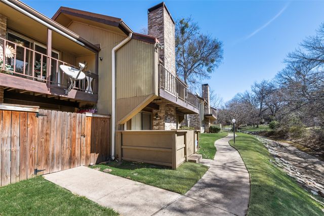 5702 Meadow Wood Lane, Fort Worth, TX 76112