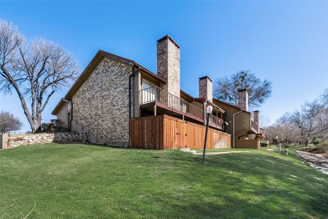 5702 Meadow Wood Lane, Fort Worth, TX 76112