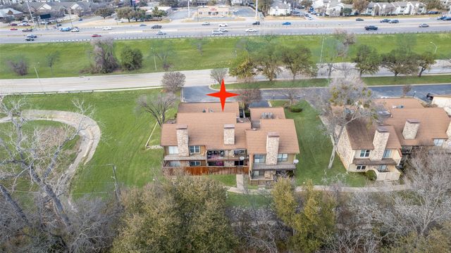 5702 Meadow Wood Lane, Fort Worth, TX 76112