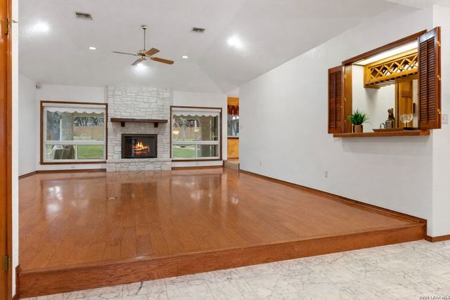 9203 Bigbury, San Antonio, TX 78254