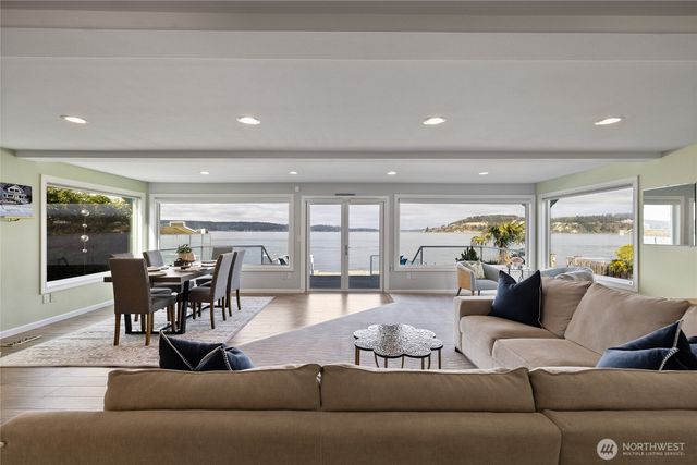 1838 Day Island Boulevard W, University Place, WA 98466
