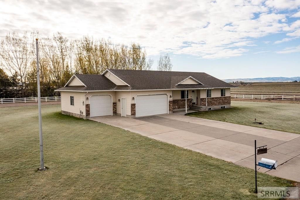 Image 3 of property listing at 6138 N 12th E, Idaho Falls, ID 83401