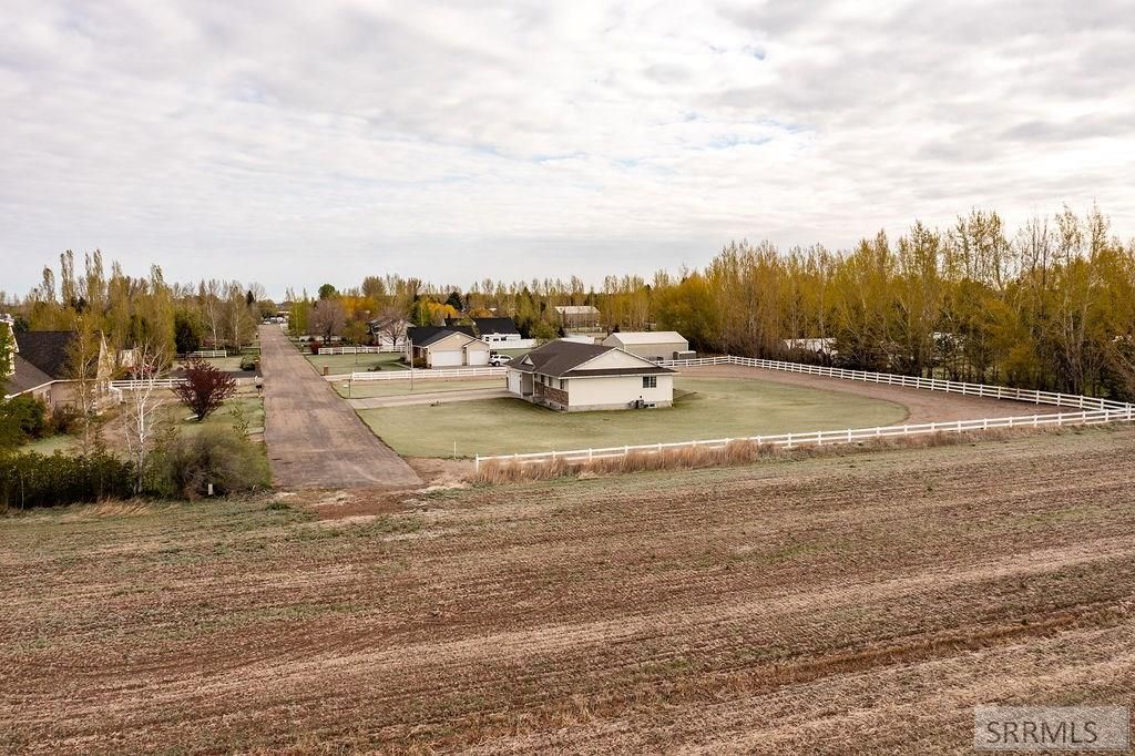 Image 9 of property listing at 6138 N 12th E, Idaho Falls, ID 83401