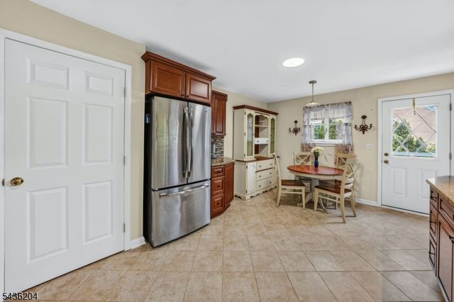 82 Duval St, Bridgewater Twp., NJ 08807