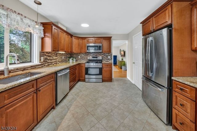 82 Duval St, Bridgewater Twp., NJ 08807