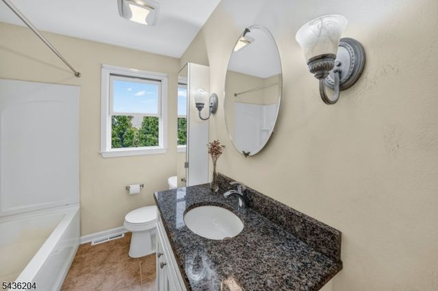 82 Duval St, Bridgewater Twp., NJ 08807