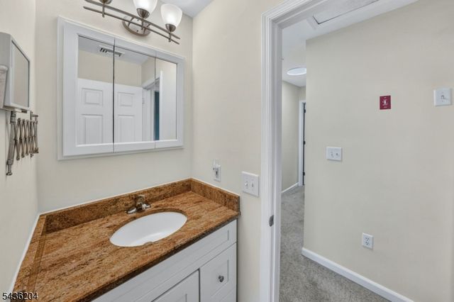 82 Duval St, Bridgewater Twp., NJ 08807