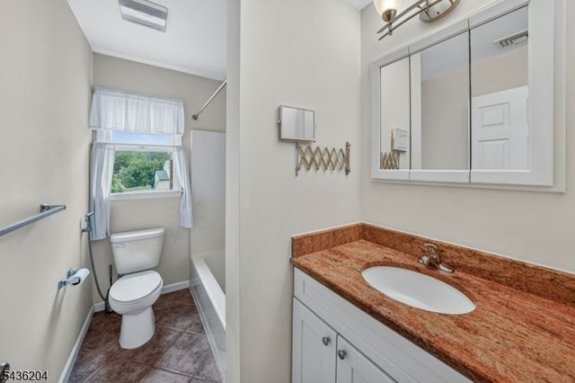 82 Duval St, Bridgewater Twp., NJ 08807