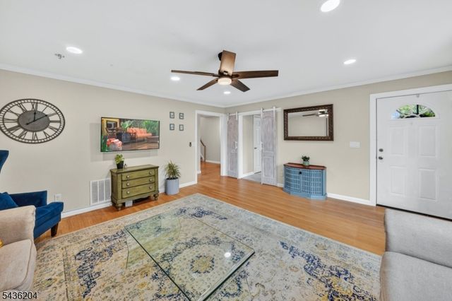 82 Duval St, Bridgewater Twp., NJ 08807