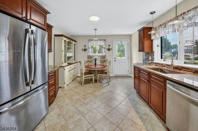 82 Duval St, Bridgewater Twp., NJ 08807
