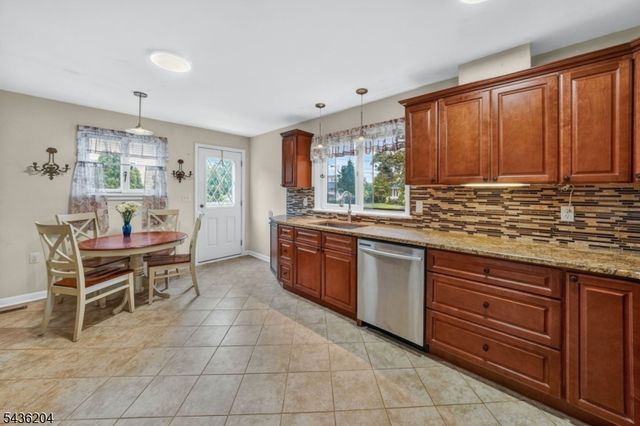 82 Duval St, Bridgewater Twp., NJ 08807