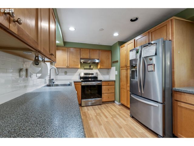 17055 Sw VINCENT Ct, Beaverton, OR 97078
