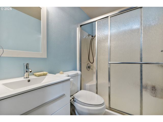 17055 Sw VINCENT Ct, Beaverton, OR 97078
