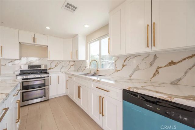 957 Sierra Hills Lane, Palmdale, CA 93550