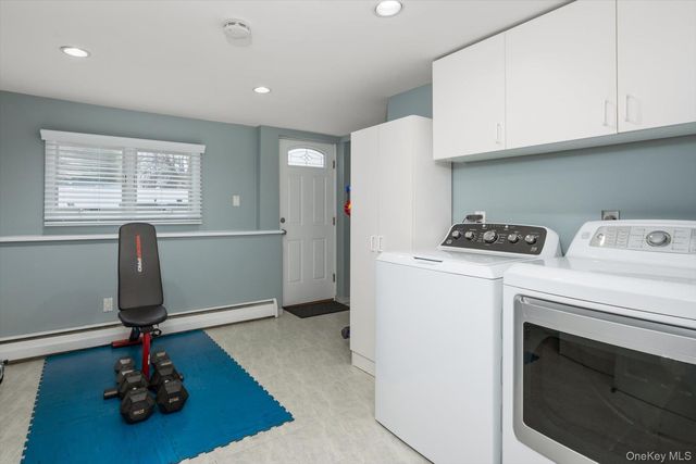 525 Roosevelt Avenue, Massapequa Park, NY 11762