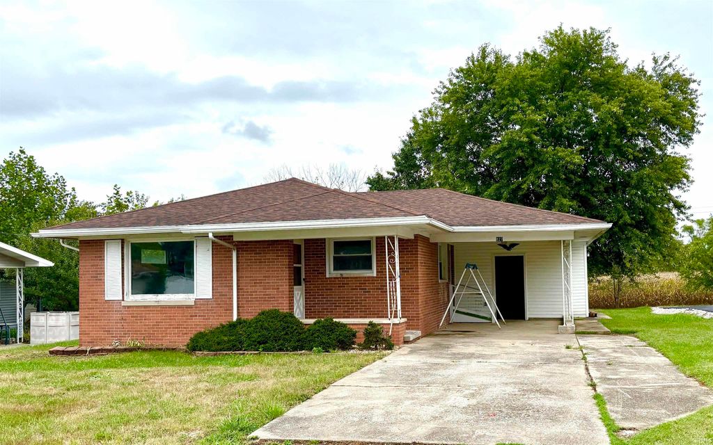 827 N Polk Street, Oakland City, IN 47660