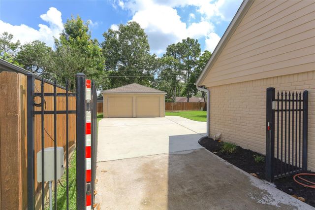 12506 Whittington Drive, Houston, TX 77077