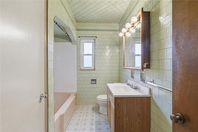 3111 Willett Rd, Brentwood, PA 15227