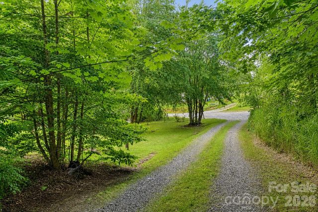 192 Lady Bug Lane, Penrose, NC 28766