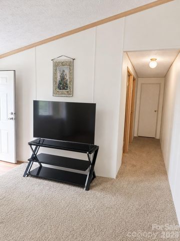 192 Lady Bug Lane, Penrose, NC 28766