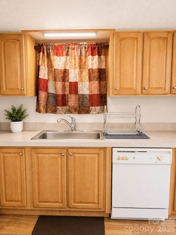 192 Lady Bug Lane, Penrose, NC 28766
