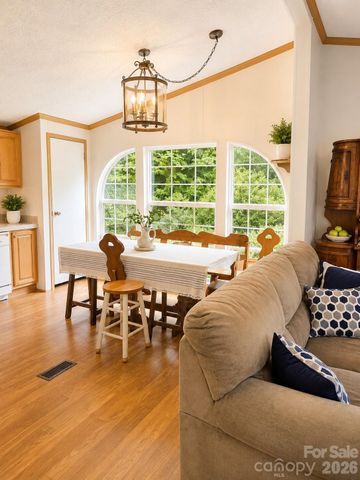 192 Lady Bug Lane, Penrose, NC 28766