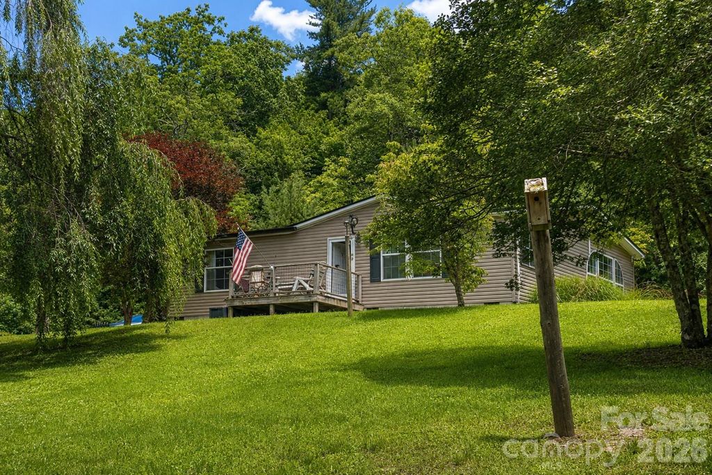 192 Lady Bug Lane, Penrose, NC 28766