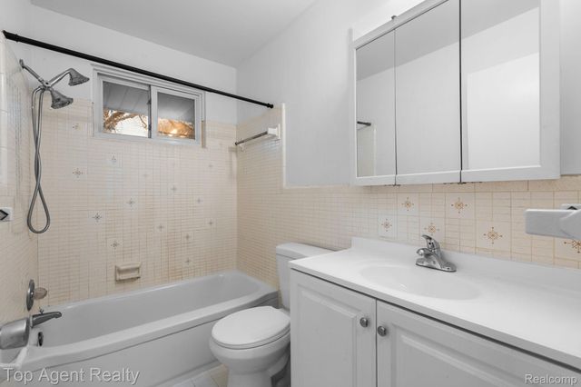 9001 Shannon Drive, Sterling Heights, MI 48314